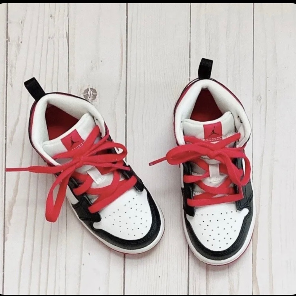 NIKE AIR JORDAN